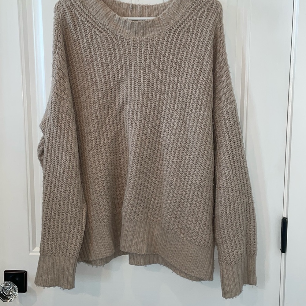 American Eagle Oversized Sweater Size Medium Tan